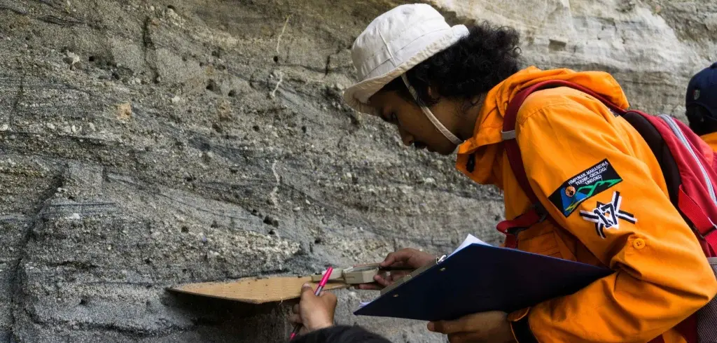 Geoscience Education: Navigating the Route to Net Zero Emission and Bright Career Horizons