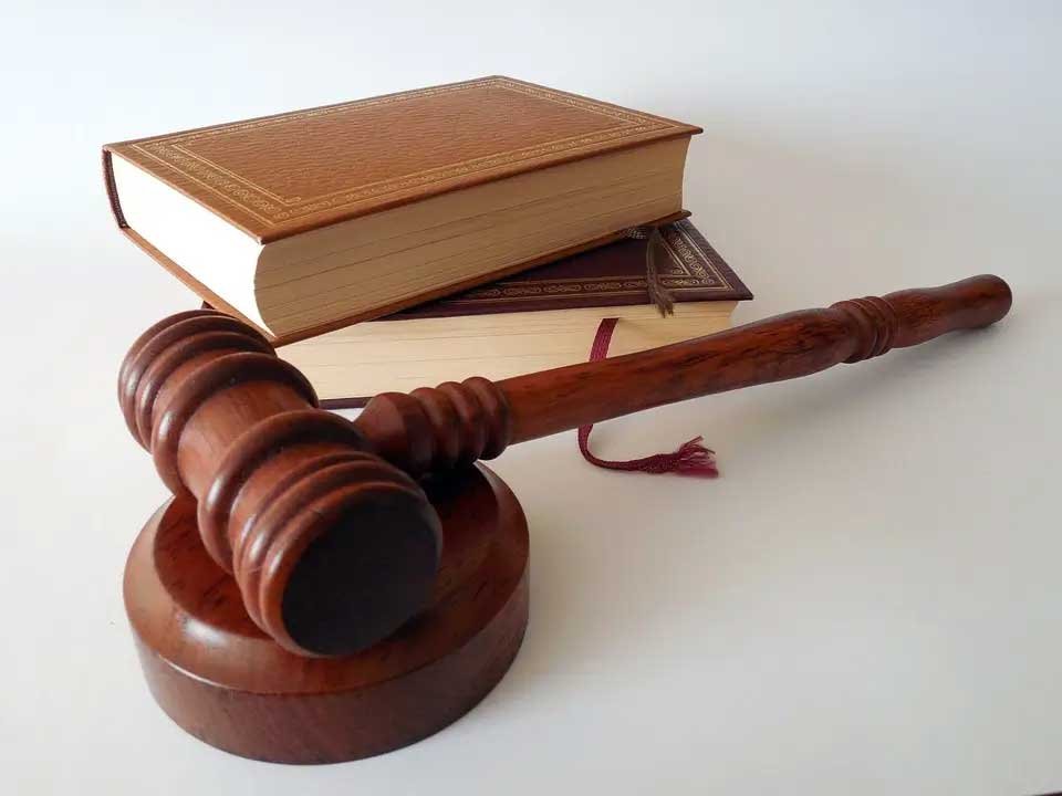 5 Traits of a Top Corporate Lawyer