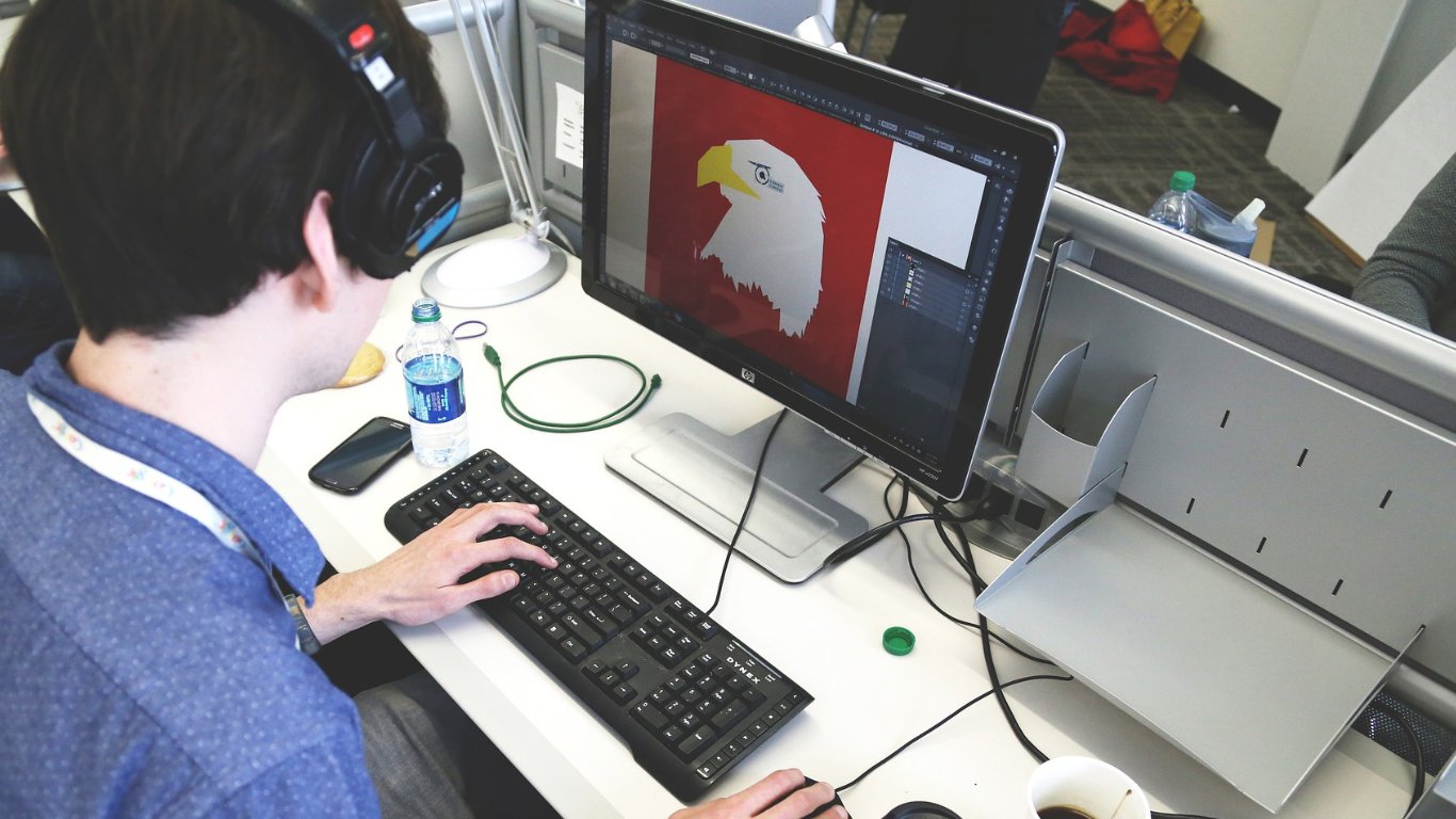 Unlock Creativity with a Graphics & Communication Design Course
