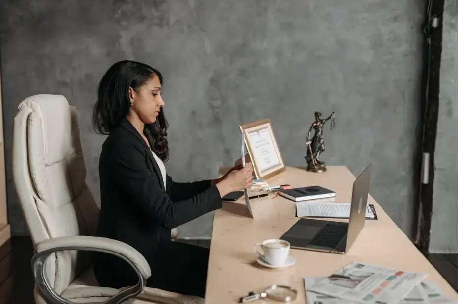 5 Alternative Law Careers Beyond Traditional Lawyer Roles