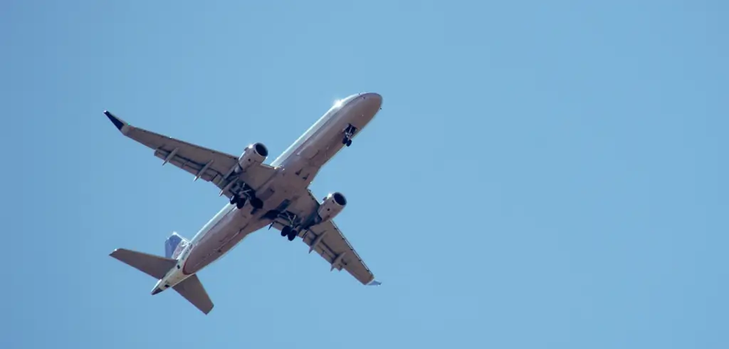 Self-healing material for improving air traffic safety