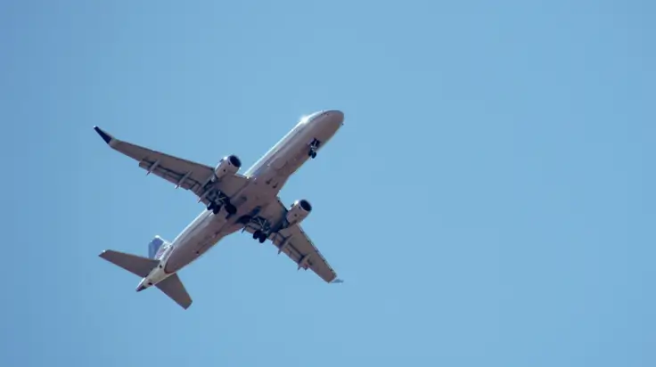 Self-healing material for improving air traffic safety